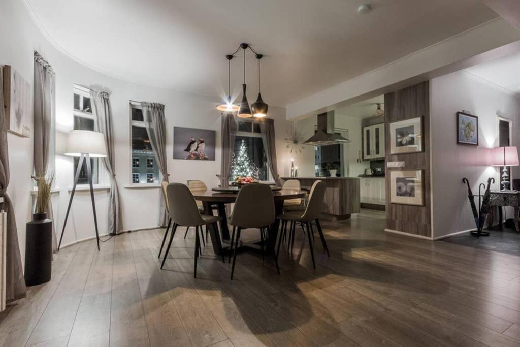 Superb Central Location, No Car Needed - Spacious อาคูเรย์รี ภายนอก รูปภาพ