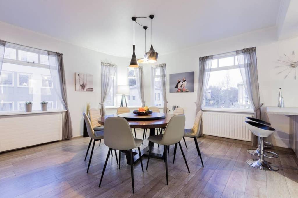 Superb Central Location, No Car Needed - Spacious อาคูเรย์รี ภายนอก รูปภาพ