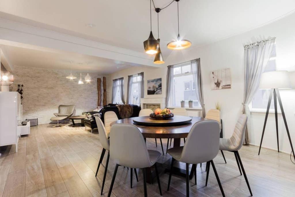 Superb Central Location, No Car Needed - Spacious อาคูเรย์รี ภายนอก รูปภาพ