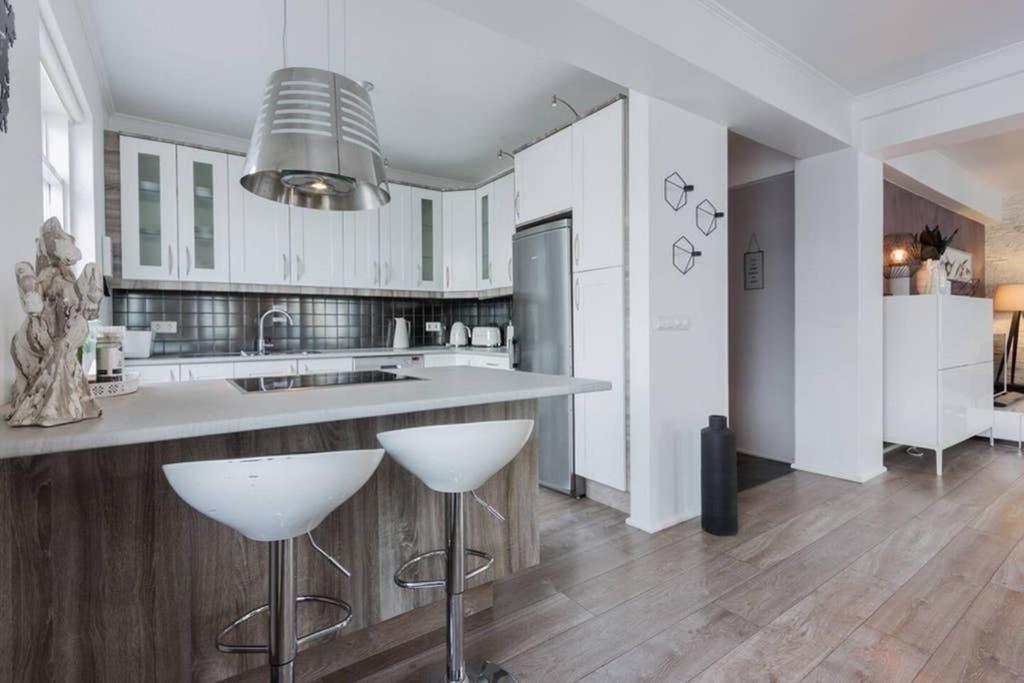 Superb Central Location, No Car Needed - Spacious อาคูเรย์รี ภายนอก รูปภาพ
