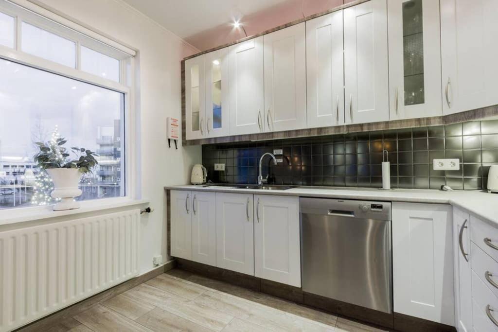 Superb Central Location, No Car Needed - Spacious อาคูเรย์รี ภายนอก รูปภาพ