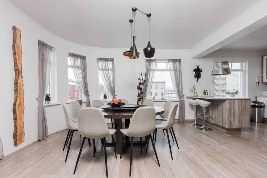 Superb Central Location, No Car Needed - Spacious อาคูเรย์รี ภายนอก รูปภาพ