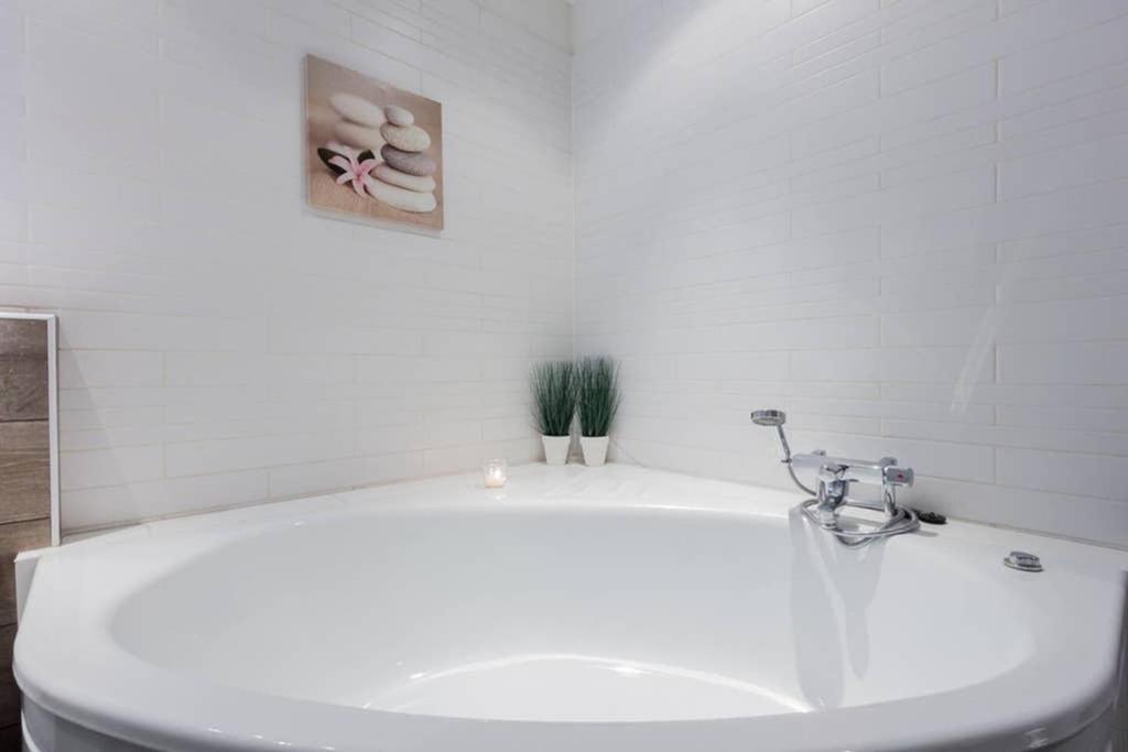 Superb Central Location, No Car Needed - Spacious อาคูเรย์รี ภายนอก รูปภาพ